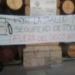 pancarta gasolinera fuera del centro urbano de Haro